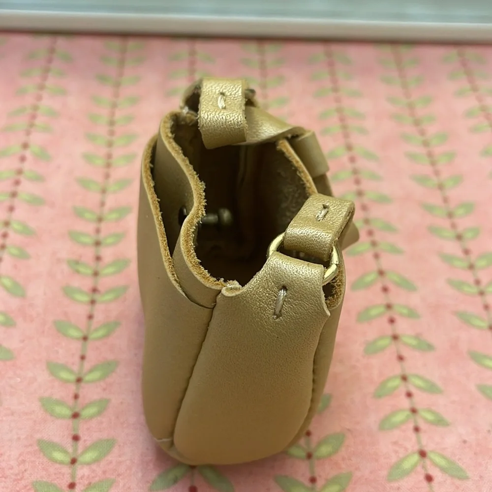 Portland Leather Teeny Tiny Triangle Keychain CHAMPAGNE - Picture 6 of 8